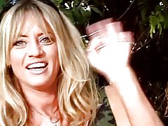 Redhead người đồng tính Châu á đã cô pussy chặt chẽ licked bởi các bạn bè vui tươi trong công viên