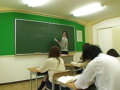 Babe được nhỏ tits hôn của cô và lồn licked bởi stud