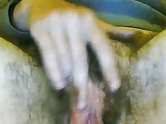 Lông âm hộ bạn gái thủ dâm 2