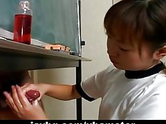 Nhật bản cutie Marhiko wakana wanks một tinh ranh cứng uncensored